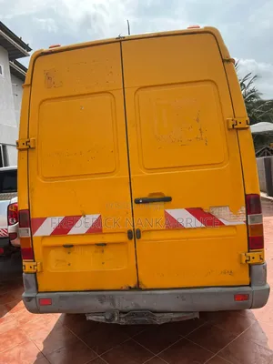 Mercedes-Benz Sprinter 2004 Yellow