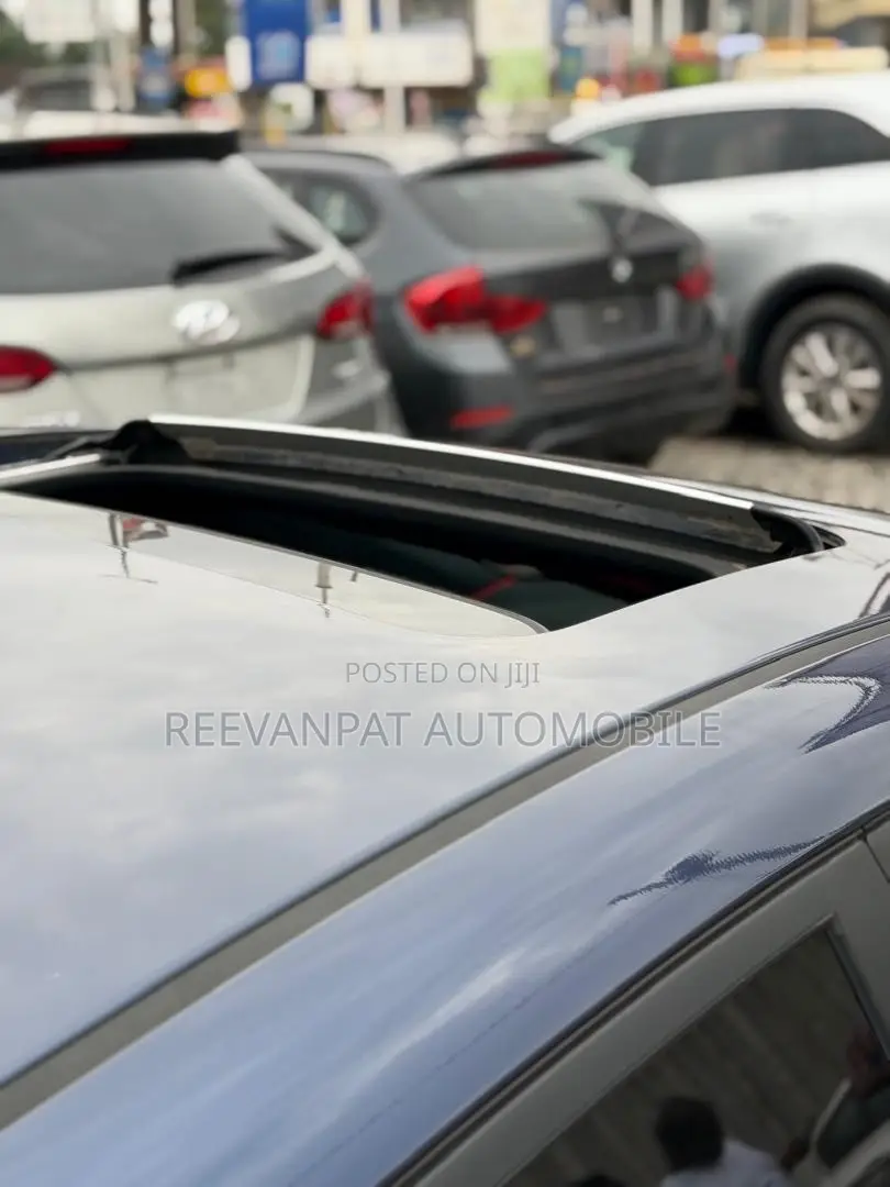 Hyundai Avante 2018 Blue