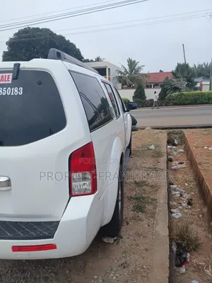 Nissan Pathfinder 2009 White