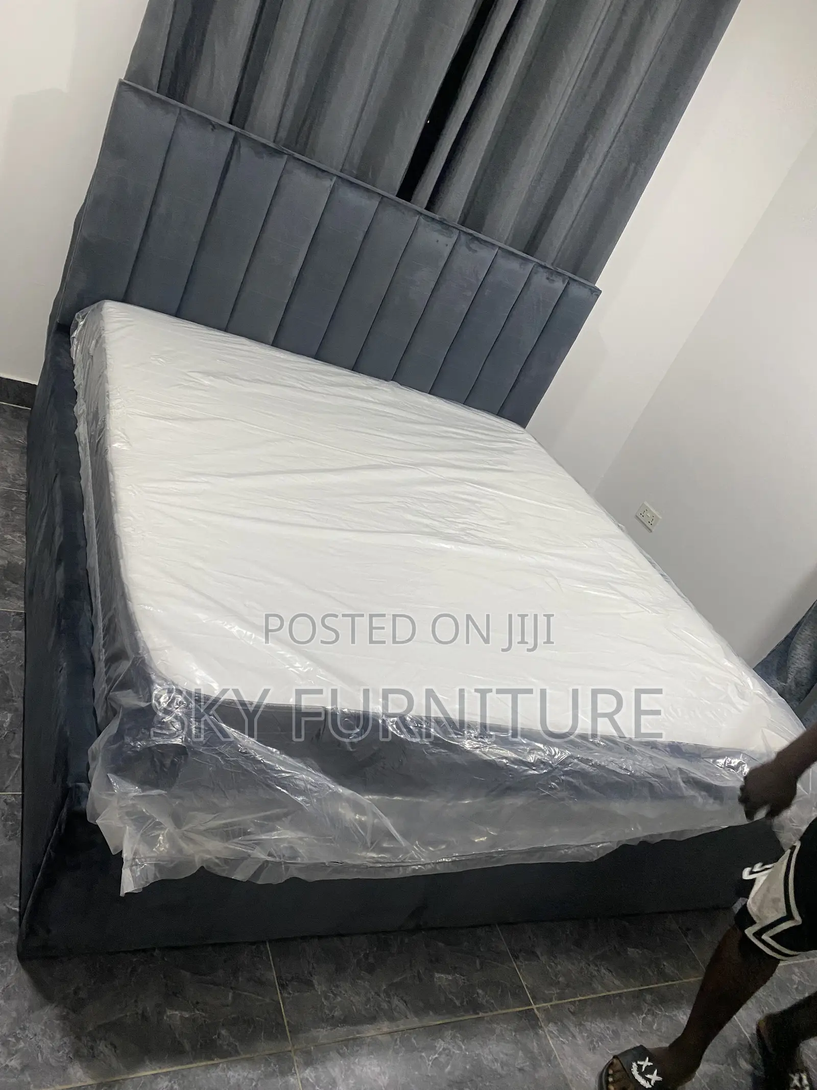 Line Line Queen Size Bed Frame With Mattress