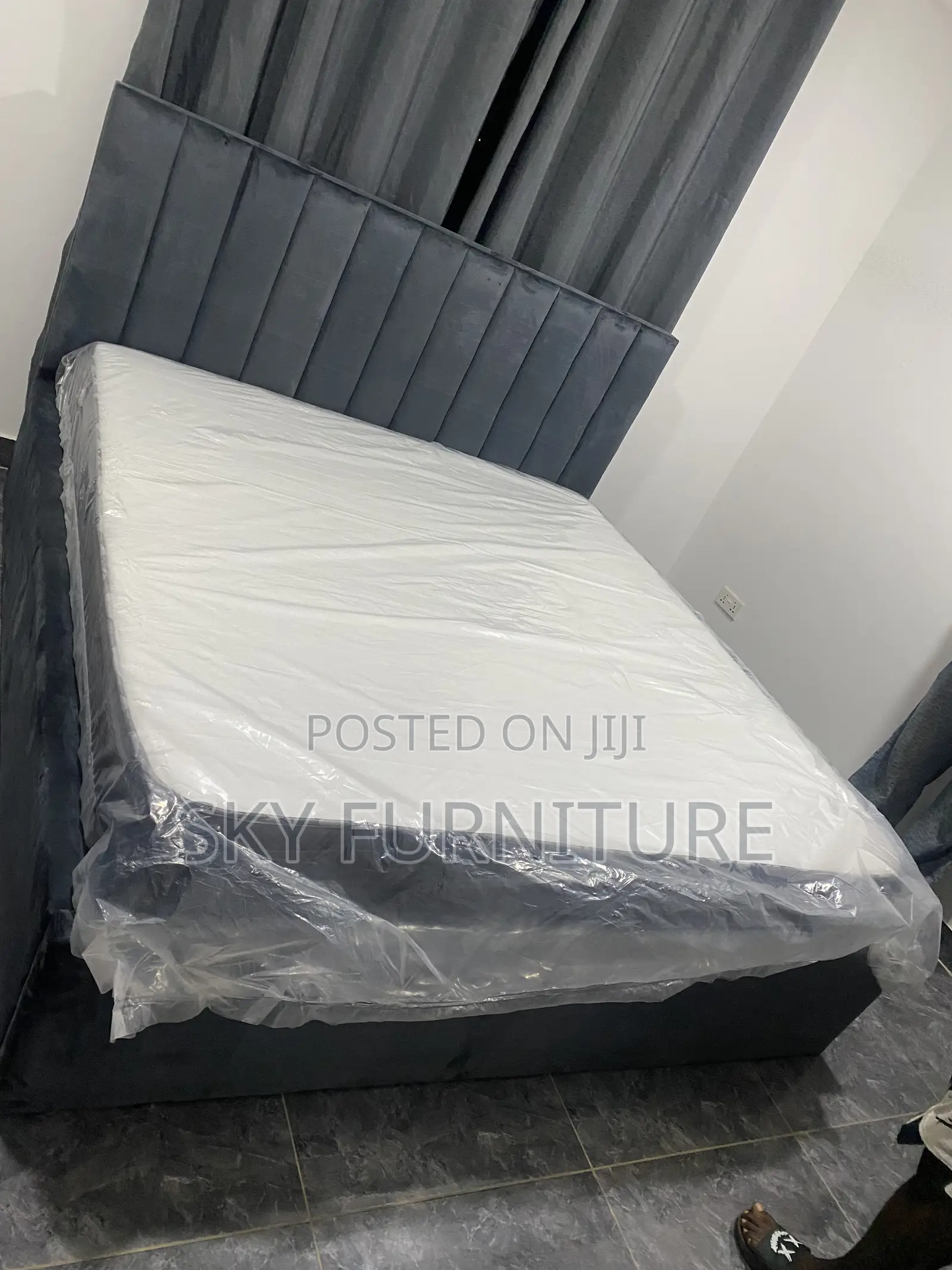 Line Line Queen Size Bed Frame With Mattress