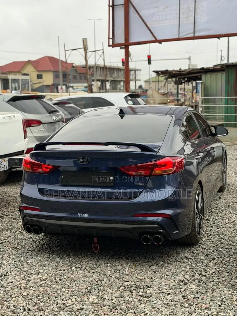 Hyundai Avante 2018 Blue