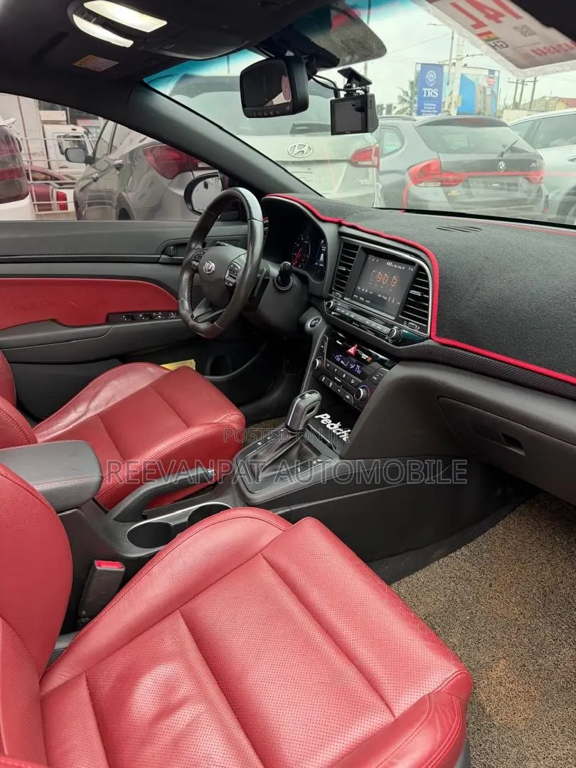 Hyundai Avante 2018 Blue