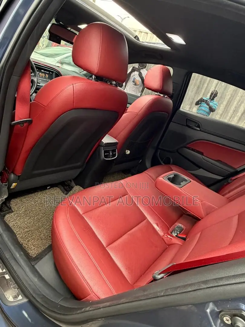 Hyundai Avante 2018 Blue