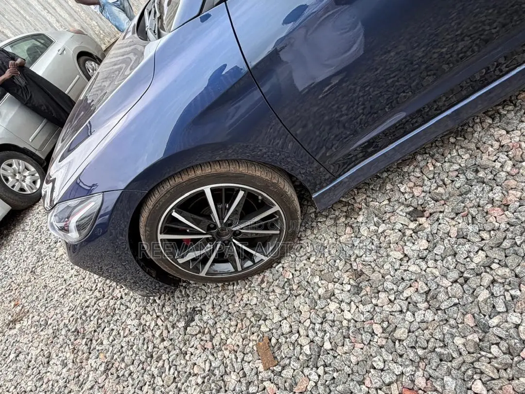 Hyundai Avante 2018 Blue