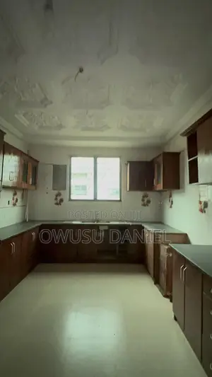 8bdrm House in Atonsu Kuwait, Kumasi Metropolitan for rent
