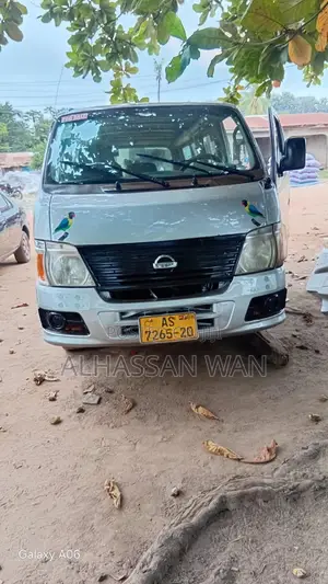 Nissan Caravan (Urvan) 2010 Silver