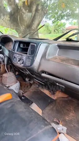 Nissan Caravan (Urvan) 2010 Silver