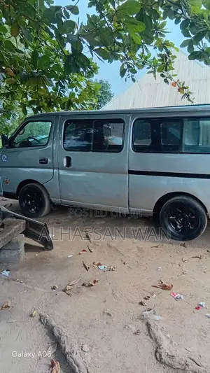Nissan Caravan (Urvan) 2010 Silver