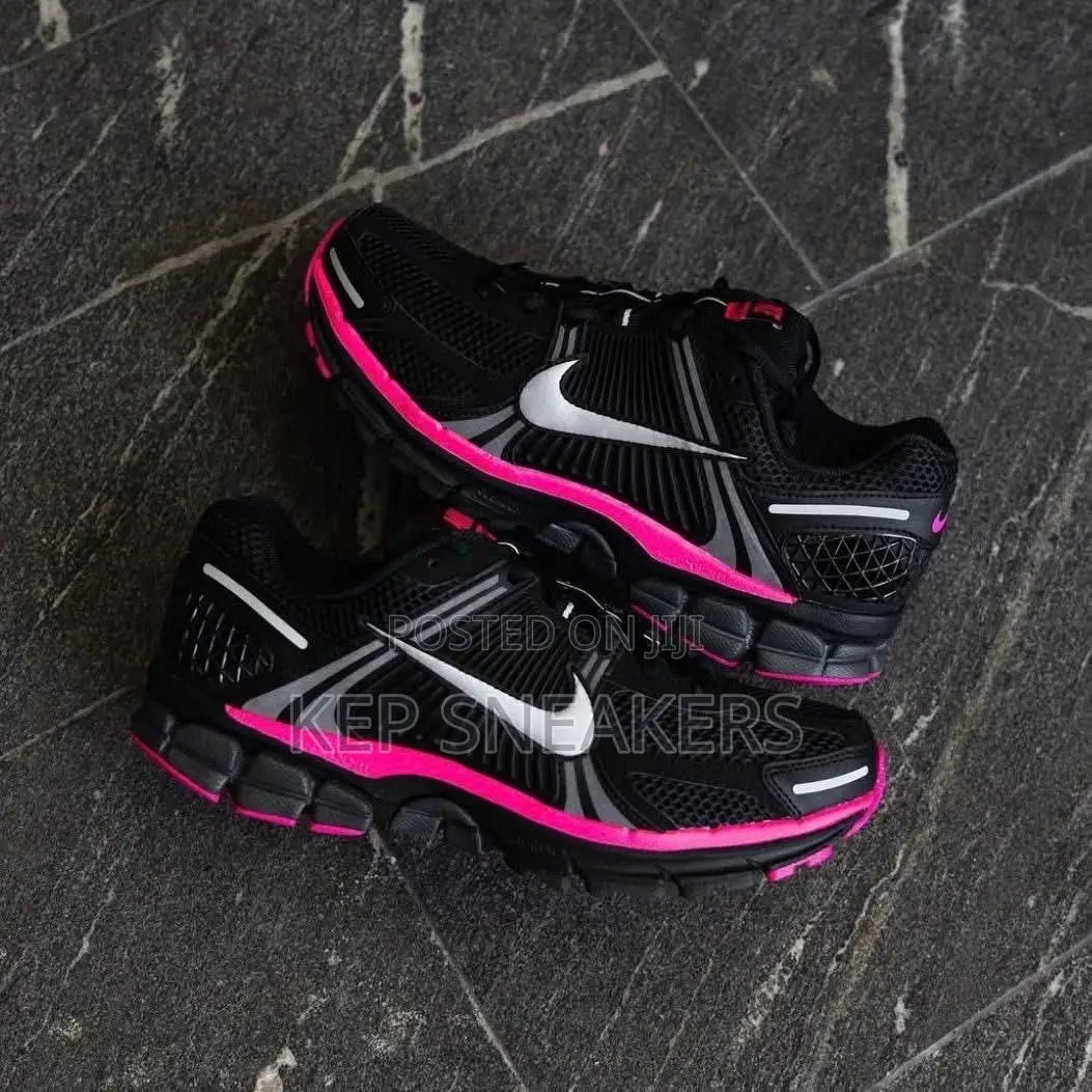 Nike Zoom Vomero 5 "Black/Pink Blast"
