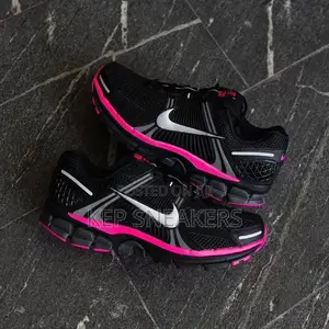 Nike Zoom Vomero 5 "Black/Pink Blast"