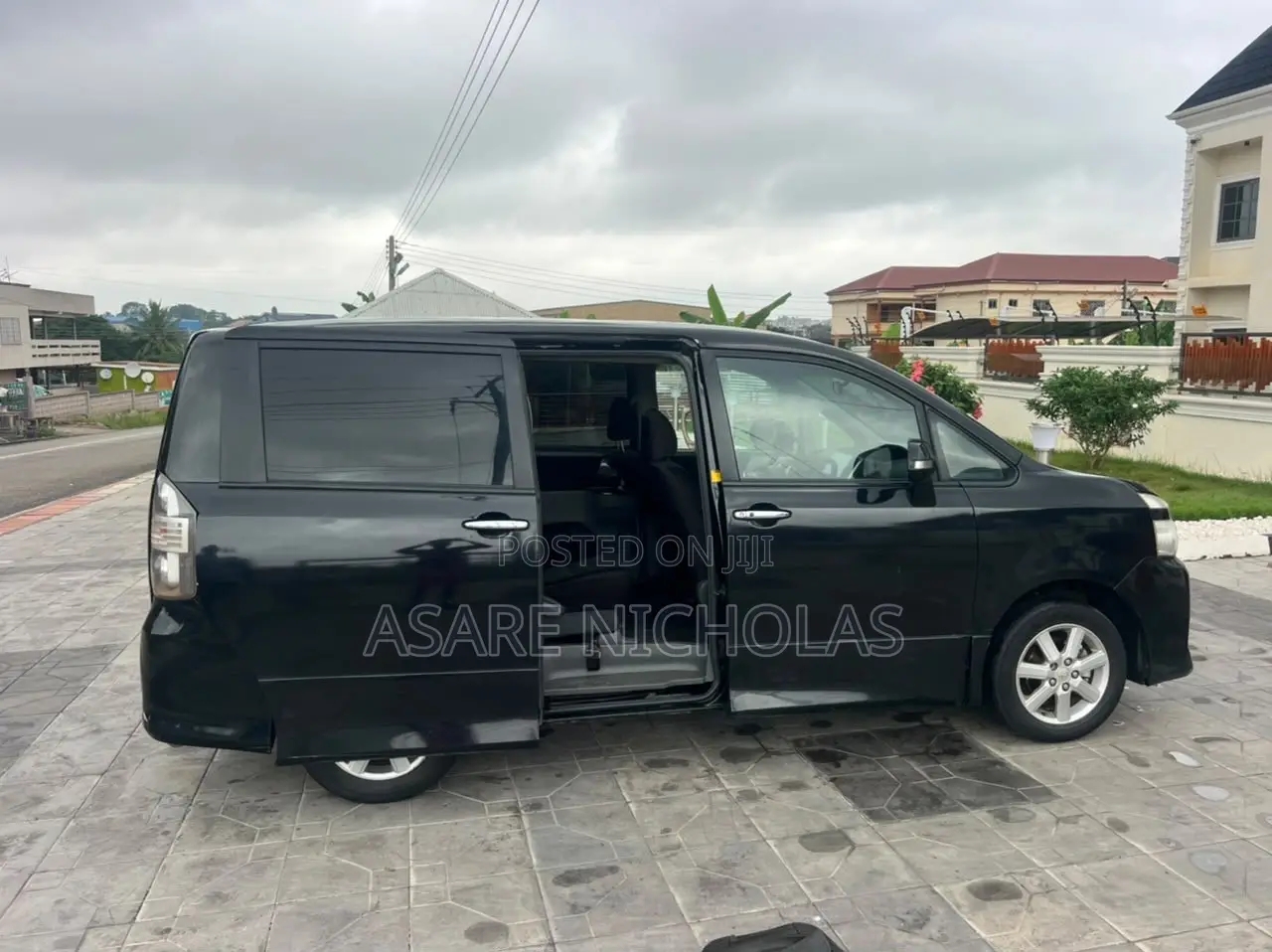 Toyota Voxy 2013 Black
