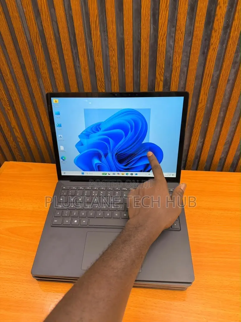 New Laptop Microsoft Surface Laptop 4 16GB Intel Core i5 SSD 256GB