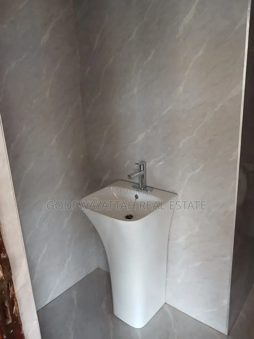 4bdrm House in East Legon, Adjiriganor for rent