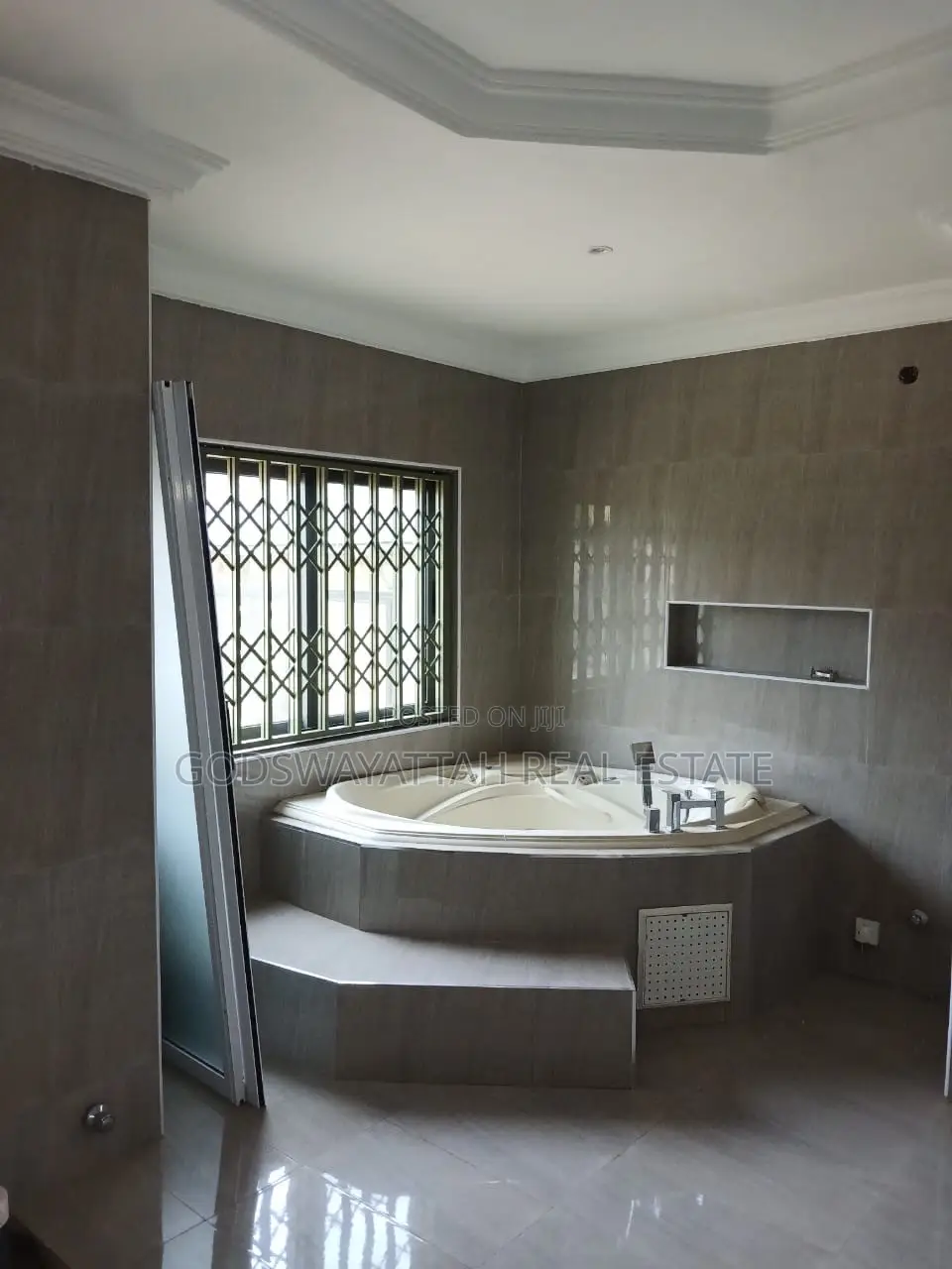 4bdrm House in East Legon, Adjiriganor for rent