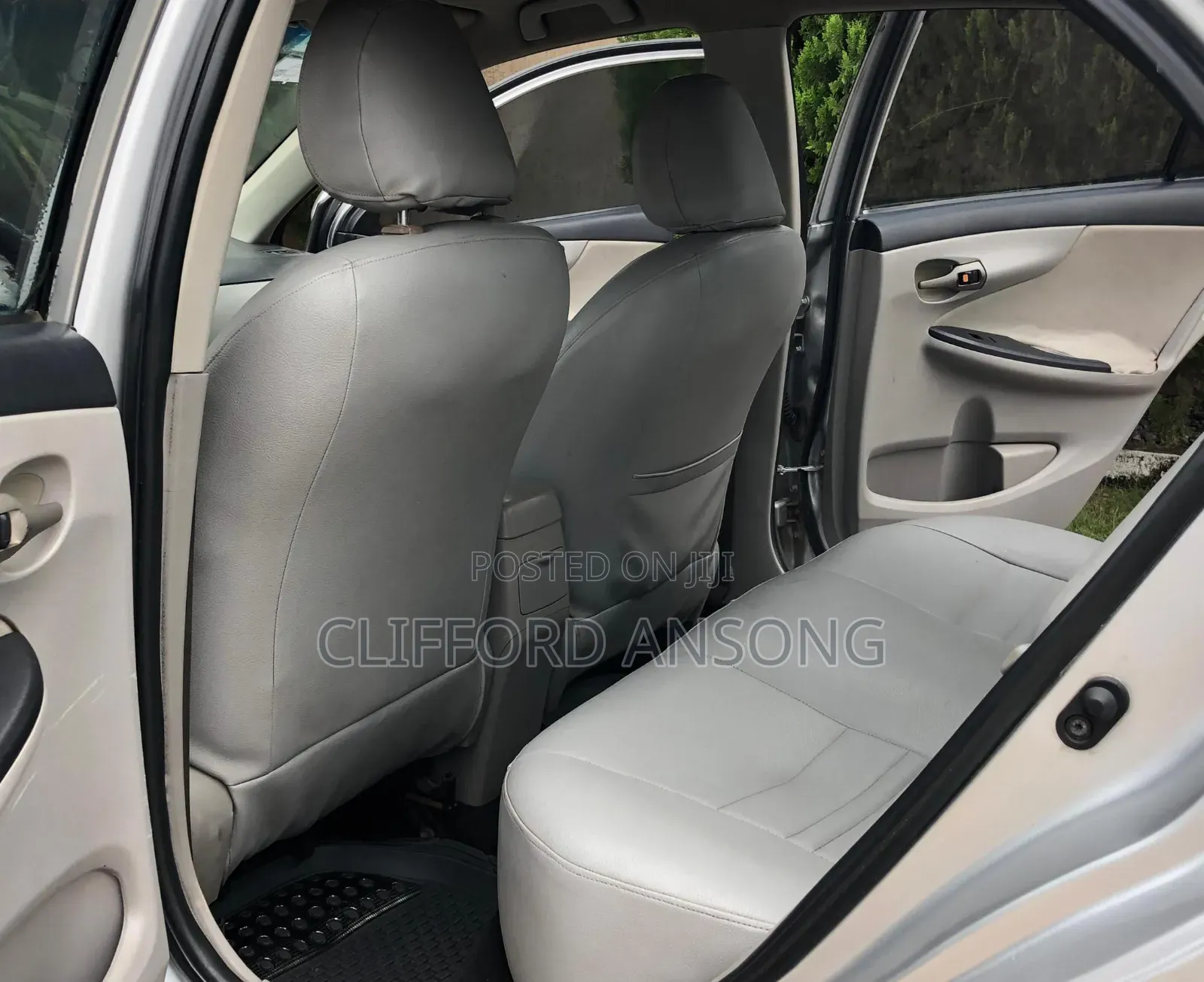 Toyota Corolla LE 4dr Sedan (1.8L 4cyl 4A) 2013 Silver