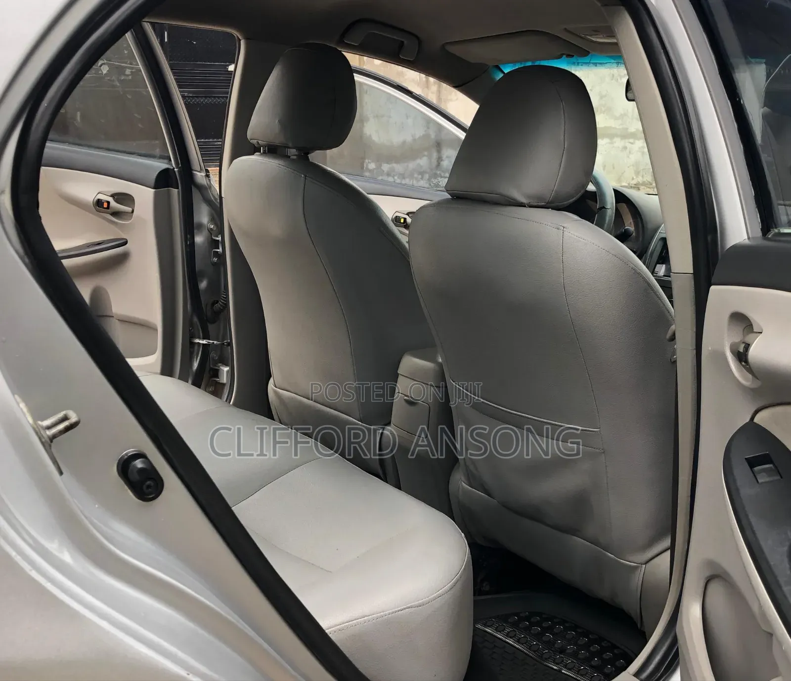 Toyota Corolla LE 4dr Sedan (1.8L 4cyl 4A) 2013 Silver
