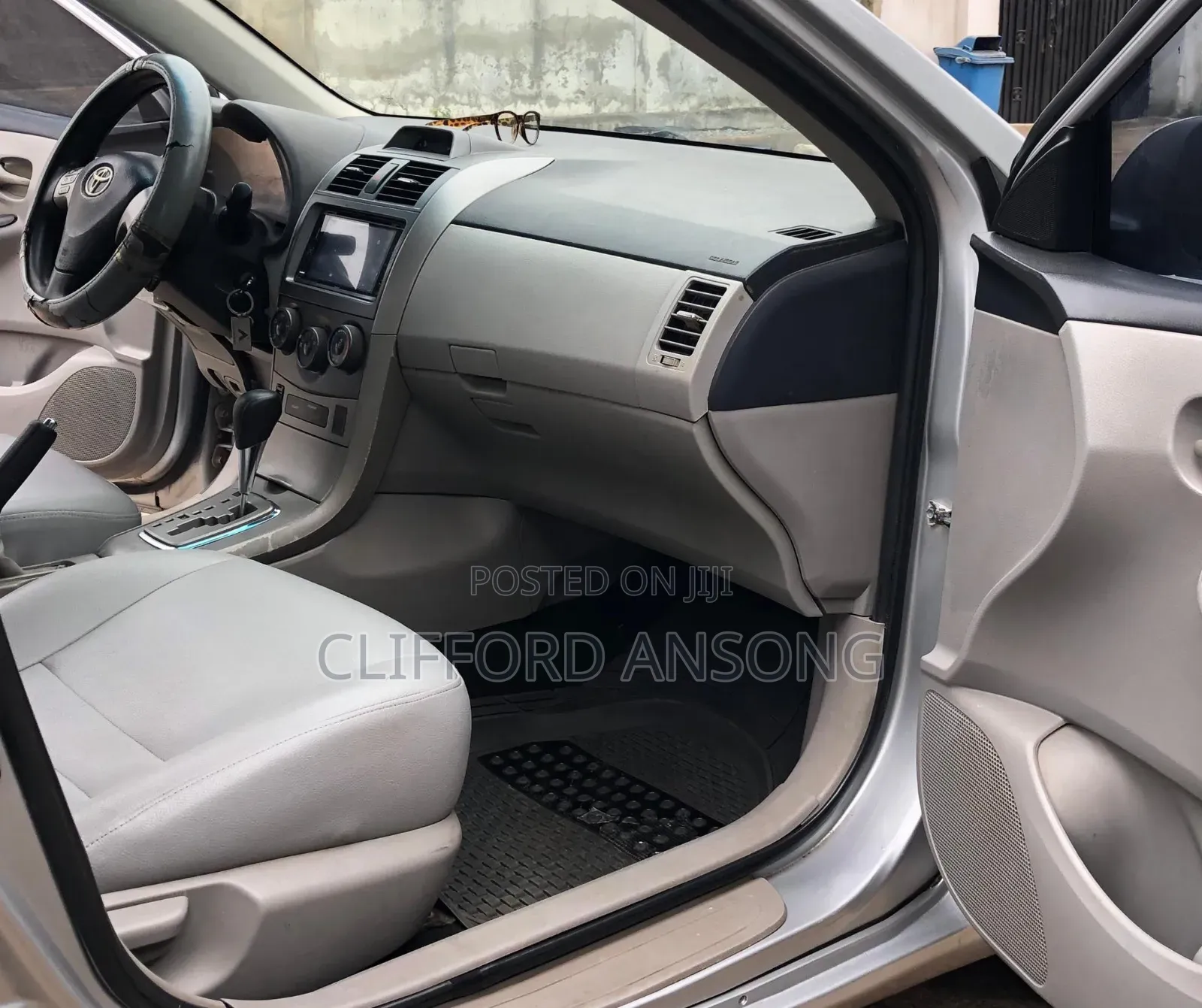Toyota Corolla LE 4dr Sedan (1.8L 4cyl 4A) 2013 Silver