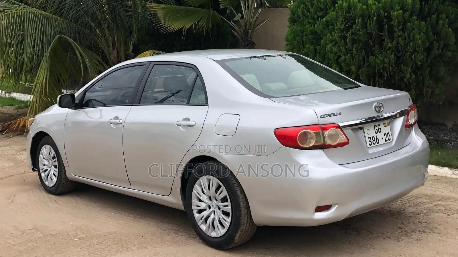Toyota Corolla LE 4dr Sedan (1.8L 4cyl 4A) 2013 Silver