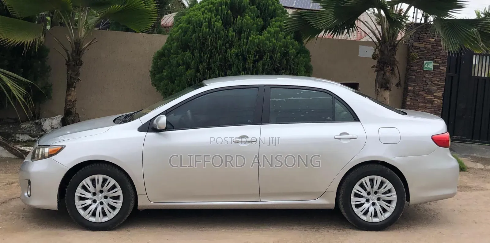 Toyota Corolla LE 4dr Sedan (1.8L 4cyl 4A) 2013 Silver