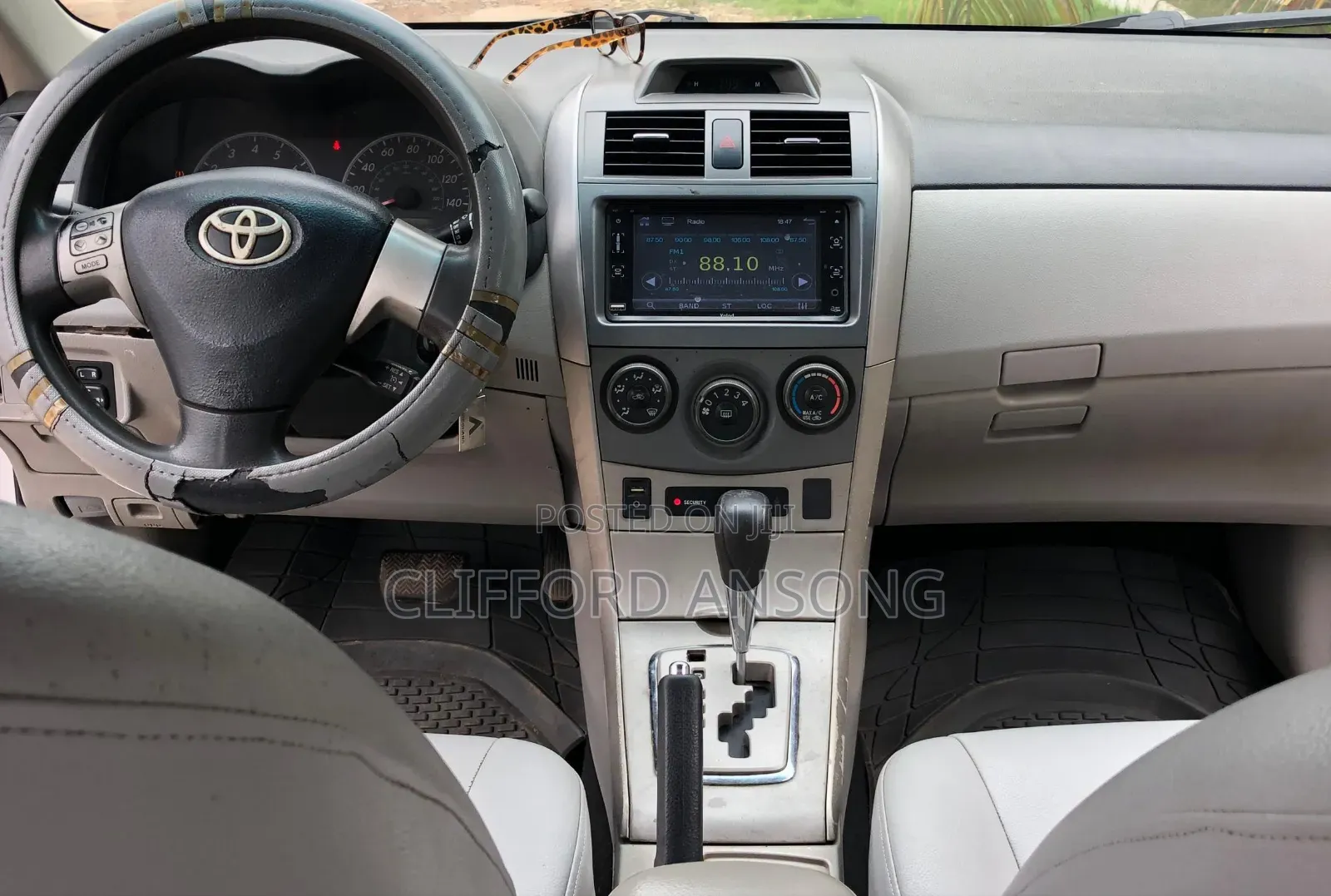 Toyota Corolla LE 4dr Sedan (1.8L 4cyl 4A) 2013 Silver