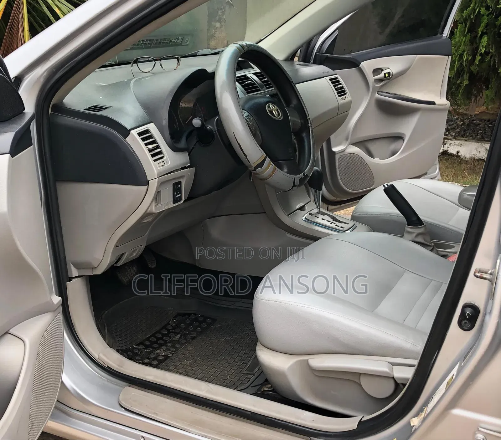 Toyota Corolla LE 4dr Sedan (1.8L 4cyl 4A) 2013 Silver