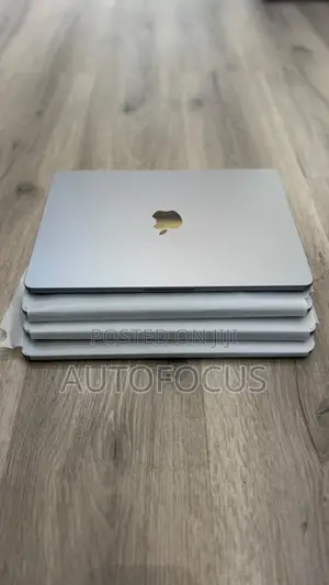 New Laptop Apple MacBook Air 2024 M3 16GB Apple M3 SSD 256GB