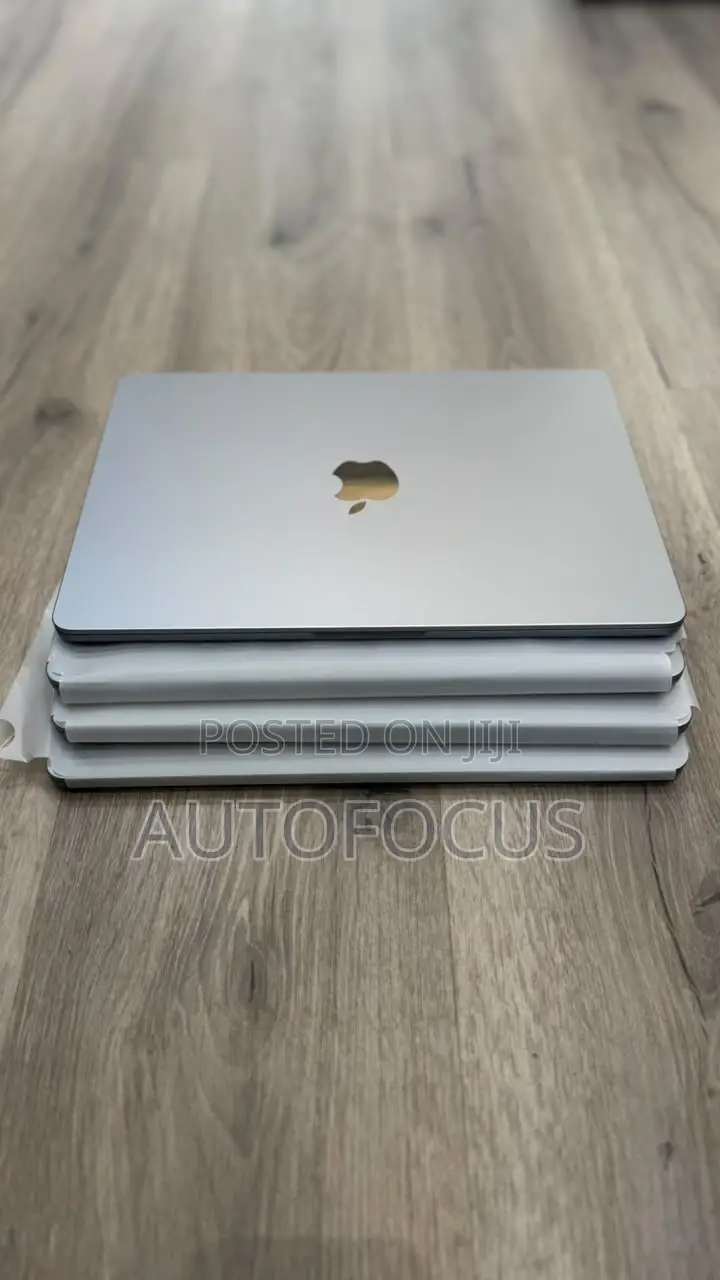 New Laptop Apple MacBook Air 2024 M3 16GB Apple M3 SSD 256GB