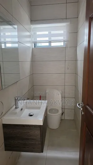 4bdrm House in Community 10, Sakumono for rent