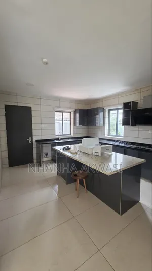 4bdrm House in Community 10, Sakumono for rent