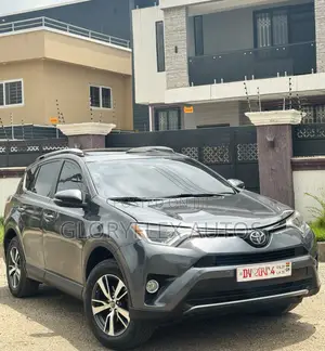 Toyota RAV4 XLE 4dr SUV (2.5L 4cyl 6A) 2018 Gray