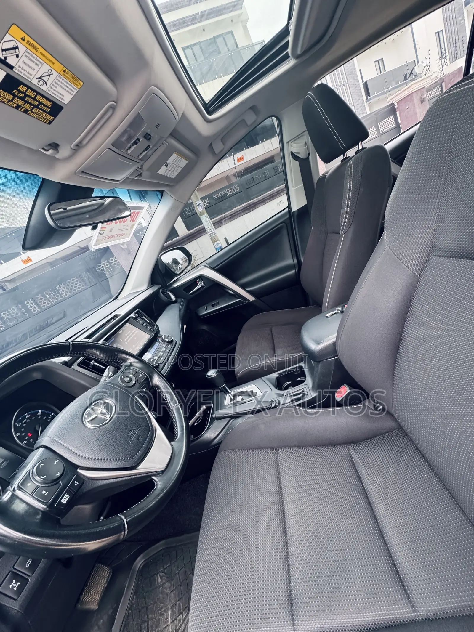 Toyota RAV4 XLE 4dr SUV (2.5L 4cyl 6A) 2018 Gray