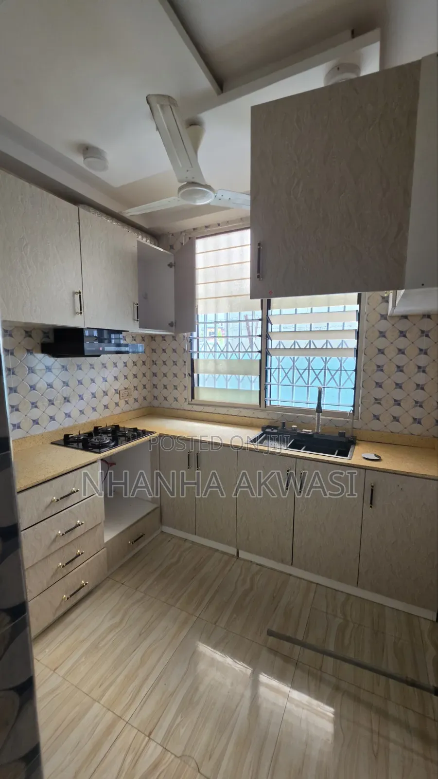 4bdrm Apartment in Community 12, Sakumono for rent