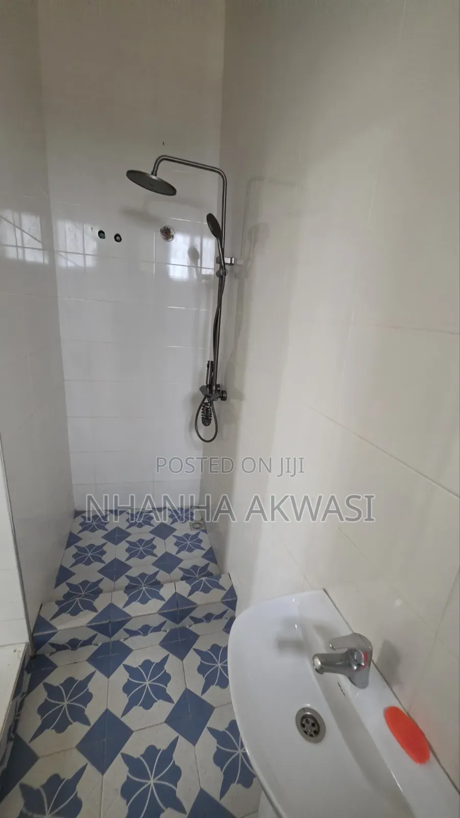 4bdrm Apartment in Community 12, Sakumono for rent
