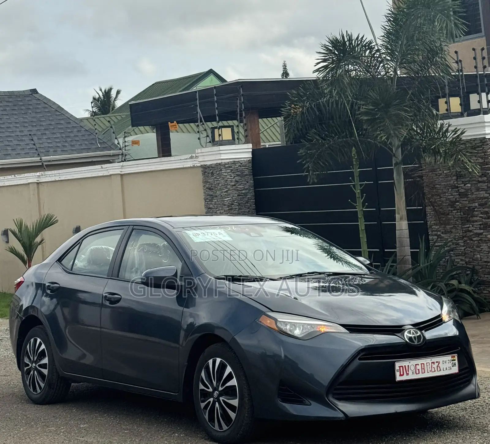 Toyota Corolla LE 4dr Sedan (1.8L 4cyl CVT) 2017 Gray