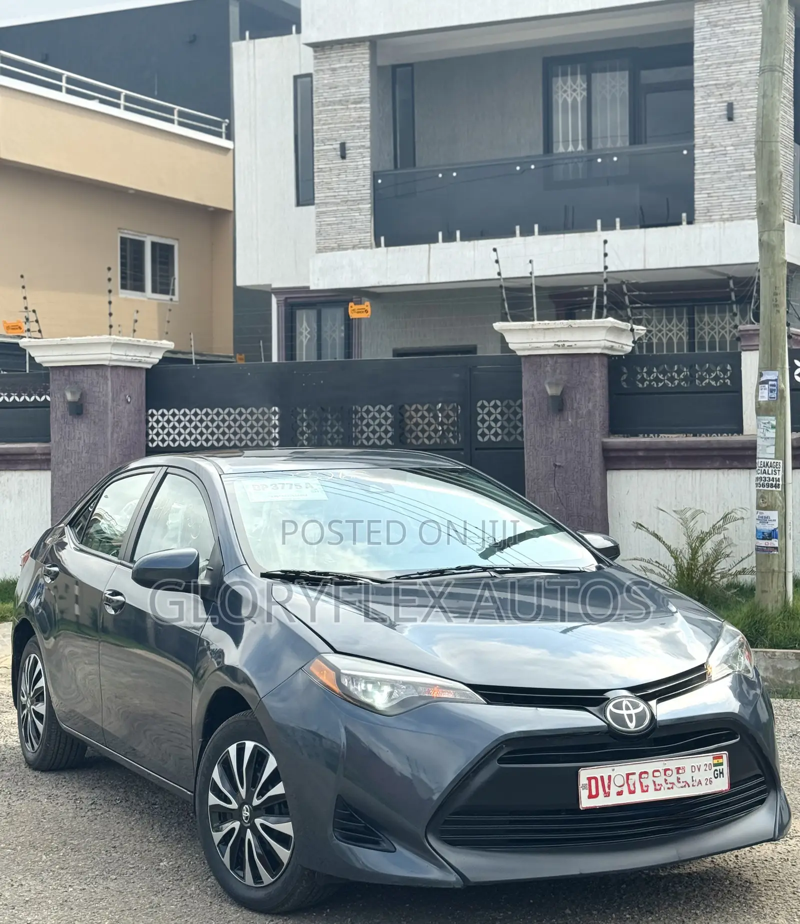 Toyota Corolla LE 4dr Sedan (1.8L 4cyl CVT) 2017 Gray