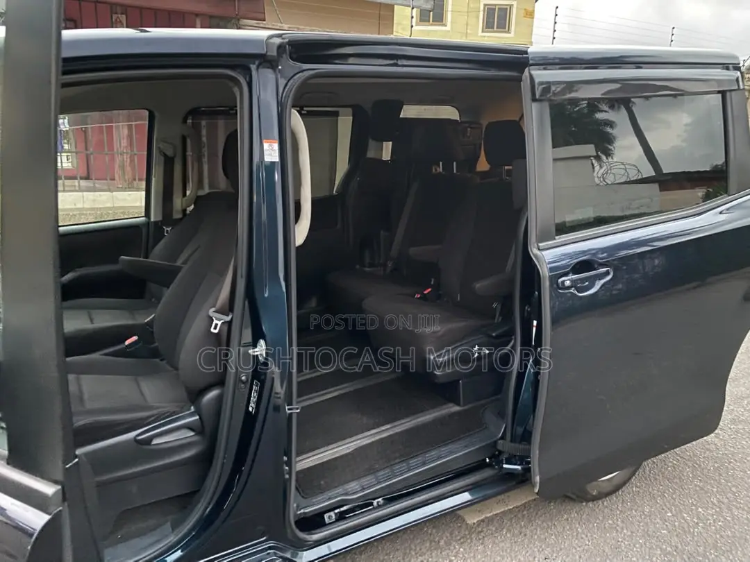 Toyota Voxy 2014 Black