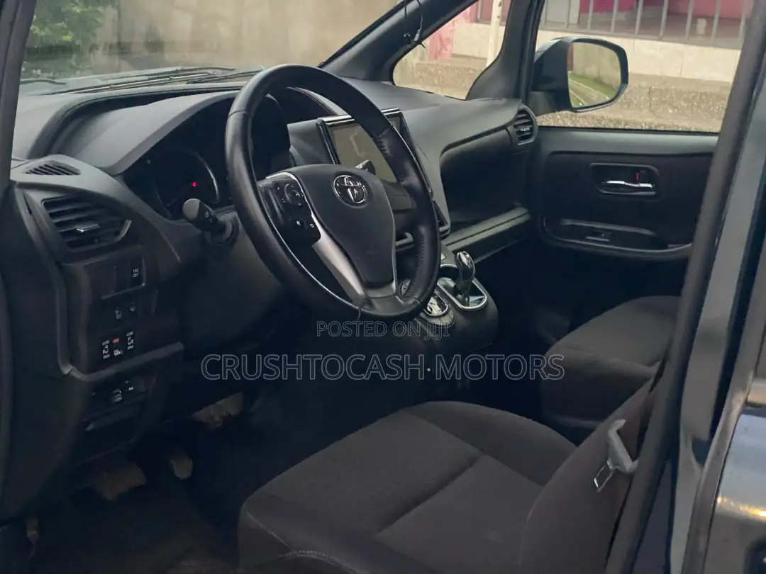 Toyota Voxy 2014 Black