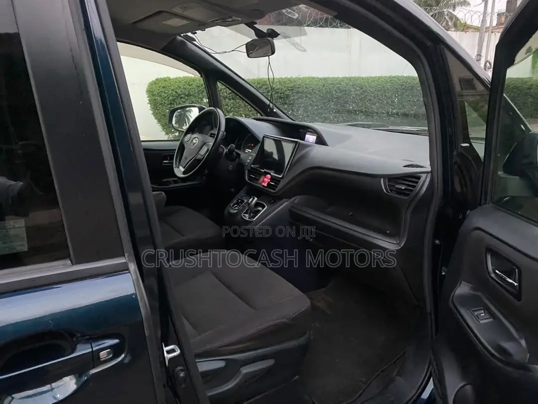 Toyota Voxy 2014 Black