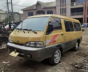 Hyundai H-100 2001 Yellow