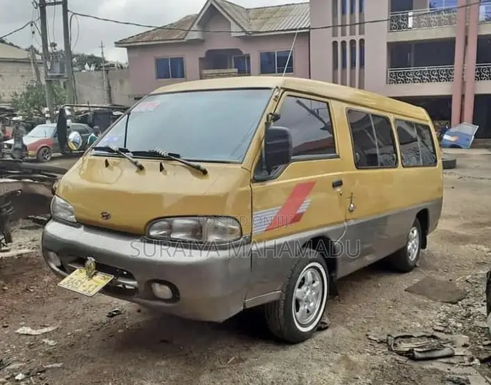 Hyundai H-100 2001 Yellow