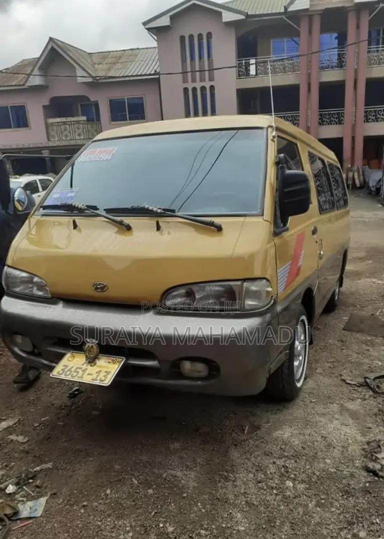 Hyundai H-100 2001 Yellow