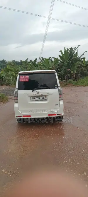 Toyota Voxy Z G's 2WD 8-Seater 2012 White