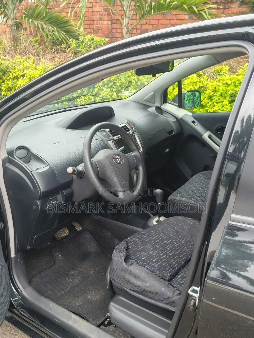 Toyota Vitz 2010 Black