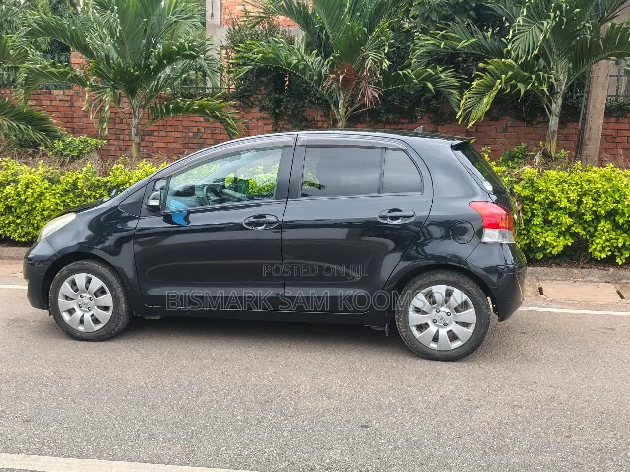 Toyota Vitz 2010 Black