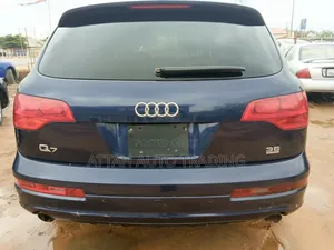 Audi Q7 2010 Black