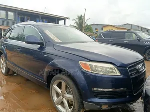 Audi Q7 2010 Black