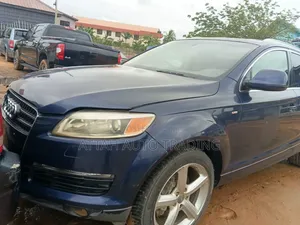 Audi Q7 2010 Black
