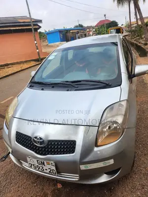 Toyota Vitz 1.3 FWD 5dr 2010 Silver