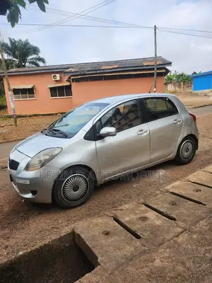 Toyota Vitz 1.3 FWD 5dr 2010 Silver